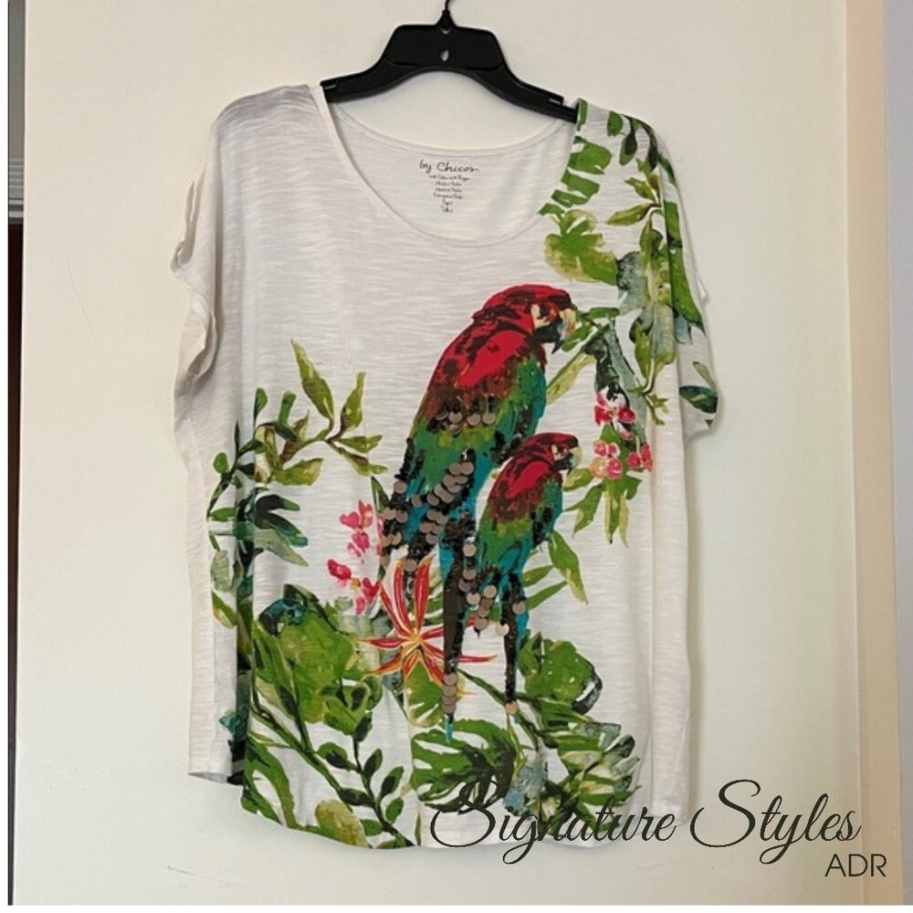 Chico’s Parrot Print Short Sleeve Tee – Size 3 (XL/XXL)
